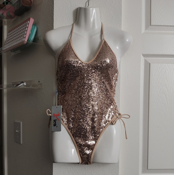 Swim suit - Picture 4 of 5